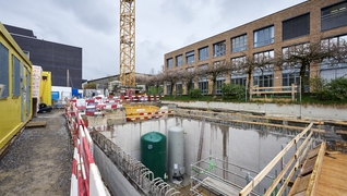 Die laufende Baustelle hinter der Schulthess Klinik, die seit Sommer 2025 in Betrieb ist.